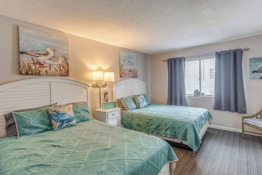 Steps to Ocean: Convenient Myrtle Beach Townhome!