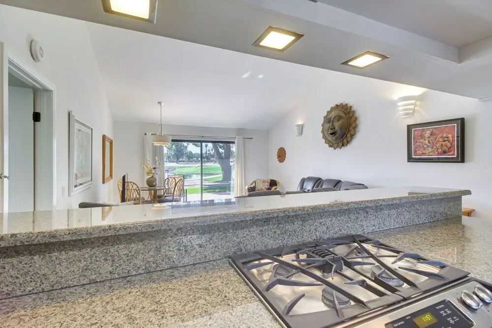 Pet-friendly Palm Desert Gem on Golf Course!