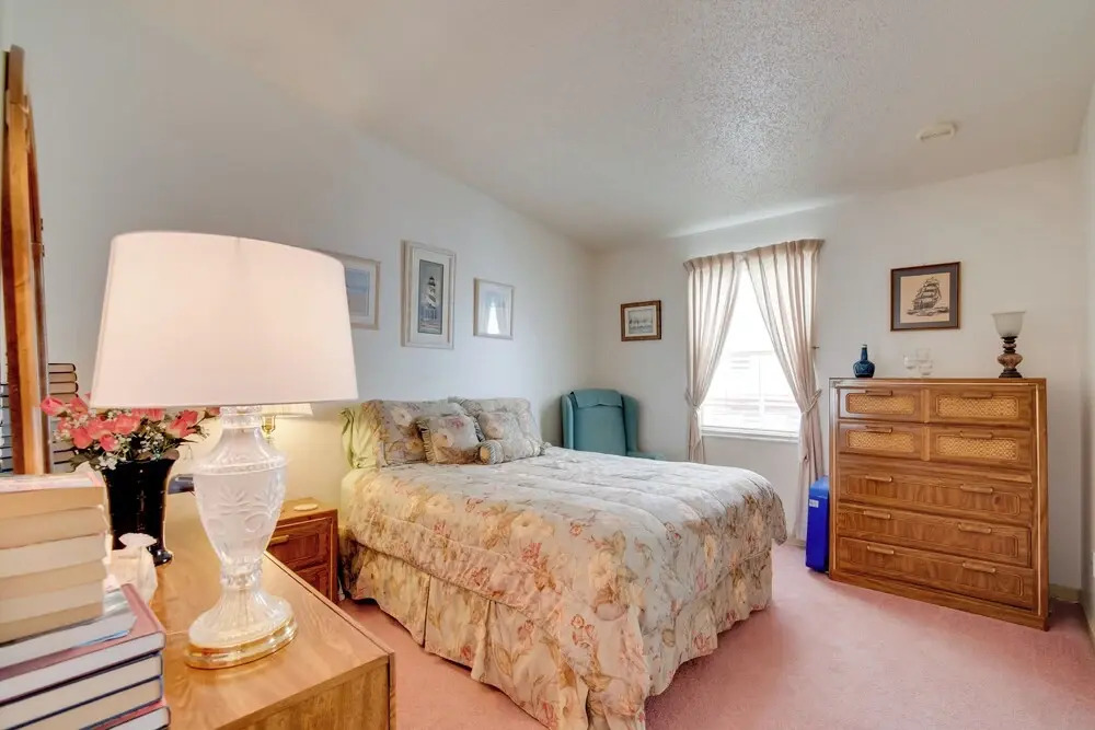 Lady Lake House with Lanai and Community Pool!