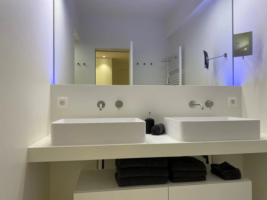 OSKAR luxe appartement op zeedijk met zeezicht