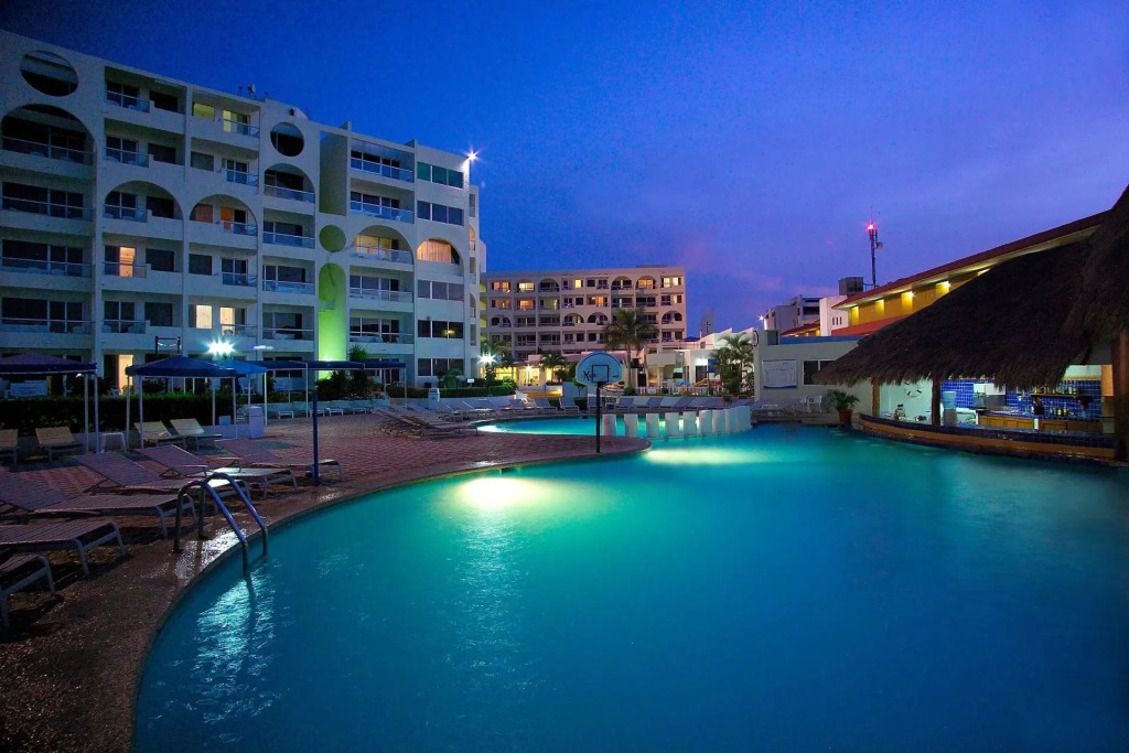 Aquamarina Beach Hotel