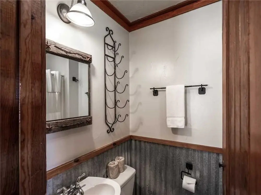 Apache Village Cabinette 11, Queen Bed, Midtown, Sleeps 2