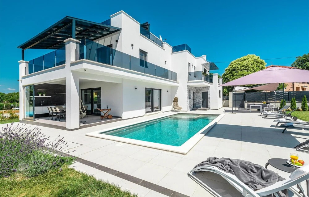 Beautiful Home in Porec with Outdoor Swimming Pool, Hot Tub & 6 Bedrooms