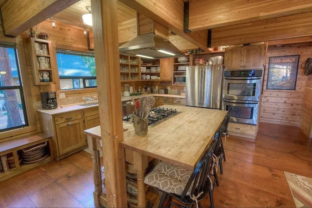 Smokey Joes 5 Bedroom Cabin by RedAwning