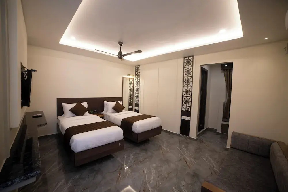 MURALI KRISHNA APART HOTEL
