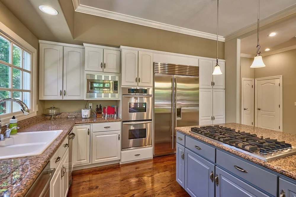 Spacious & Welcoming Close To Stanford & Tech 4 Bedroom Home by RedAwning