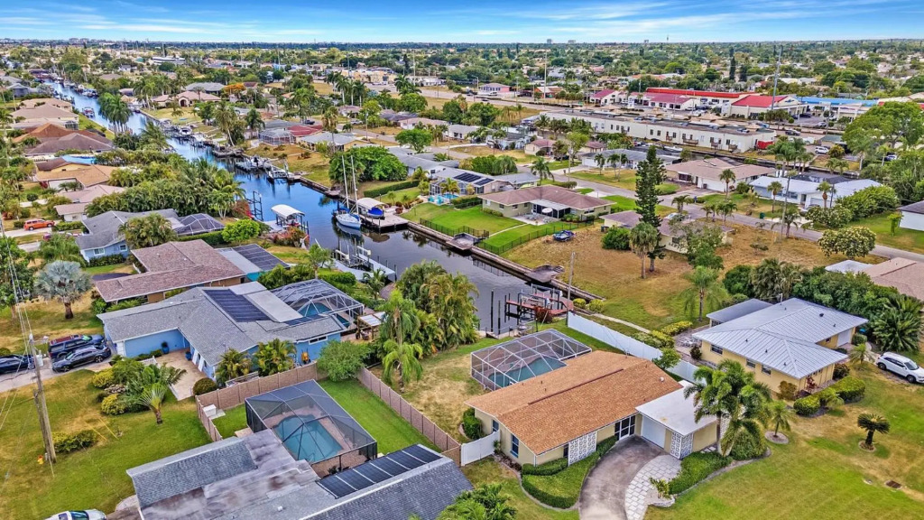 Nostra Palazzo on the Canal - Cape Coral - Roelens Vacations