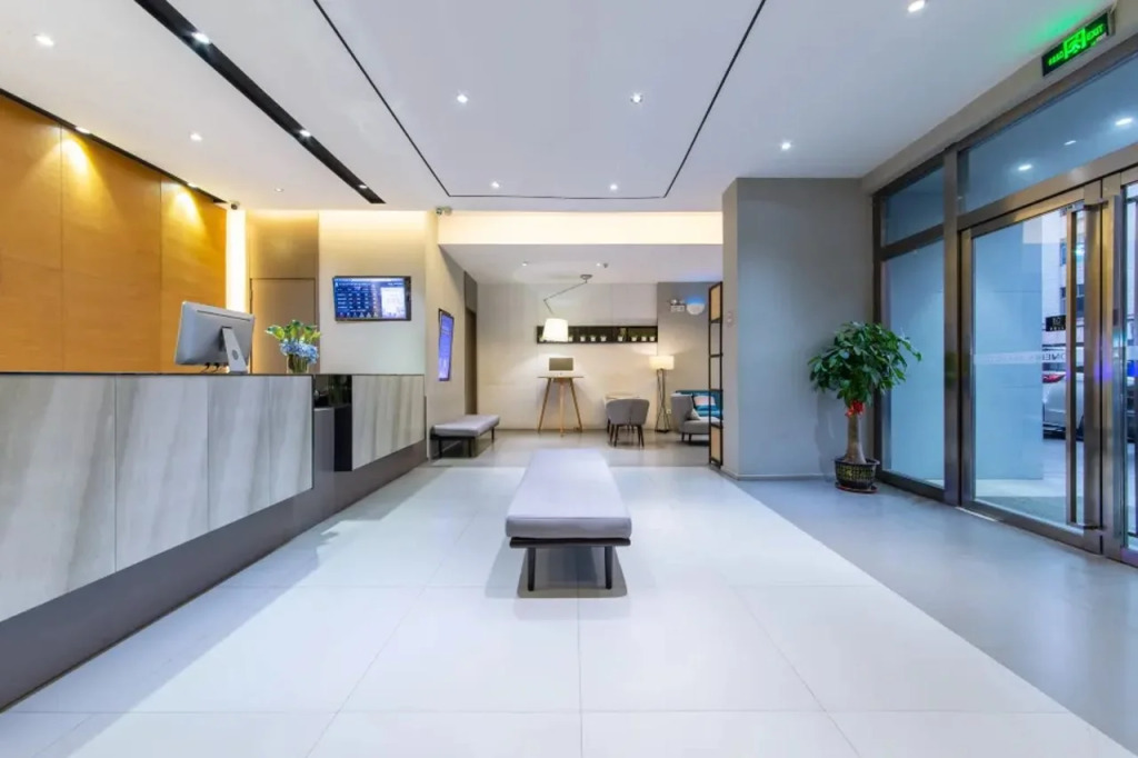 Ease Hotel (Shenzhen Pinghu Huanancheng, Dahuanggong Commercial Center)