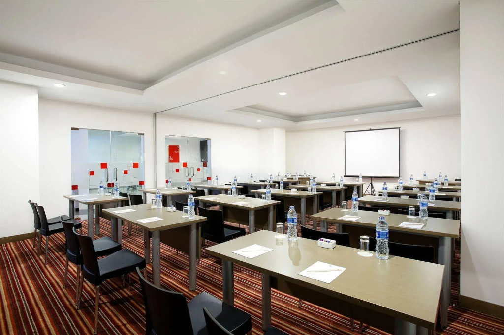Amaris Hotel Season City