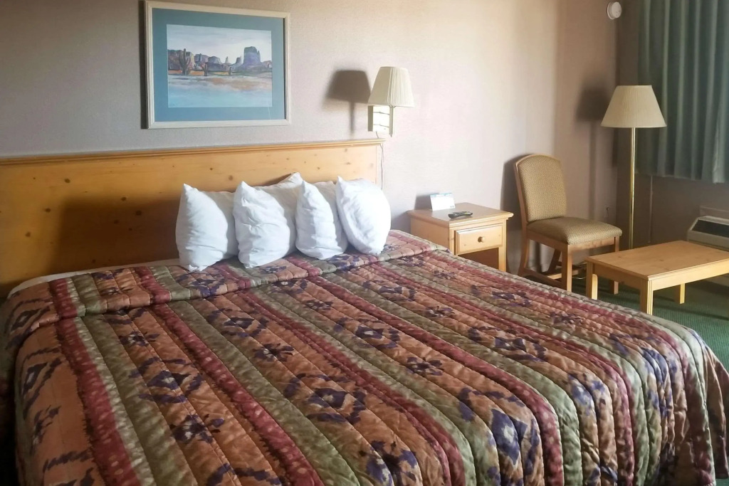 Satellite Inn