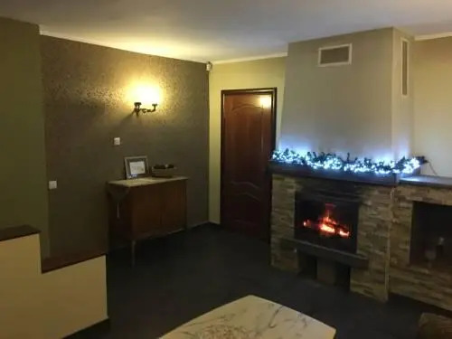 Lee Apartments
