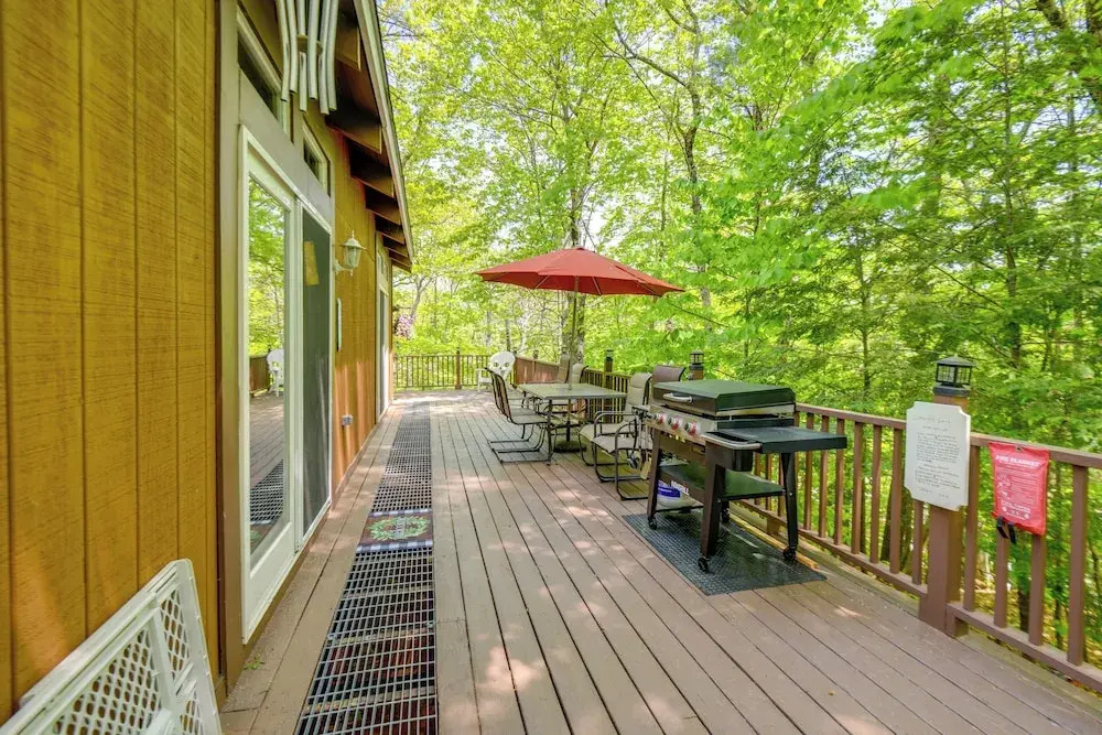 New Hampshire Vacation Rental - Walk to Beach!
