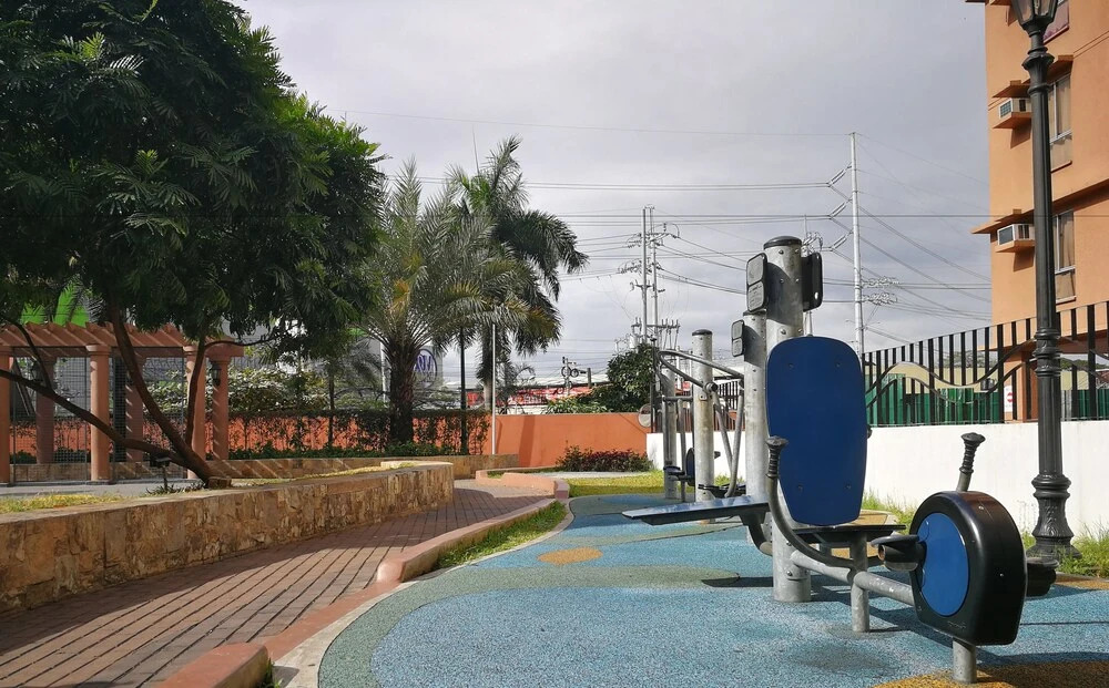 Cozy Condo Studio Near Airport with Wifi