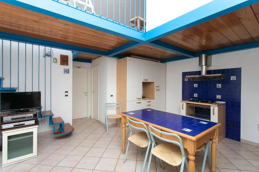M25 - Marcelli, trilocale con terrazzo a 100 metri dal mare