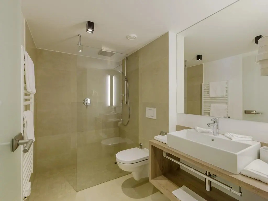 Quality Hosts Arlberg - Hotel Goldenes Kreuz B&B - Sommerkarte Premium inklusive
