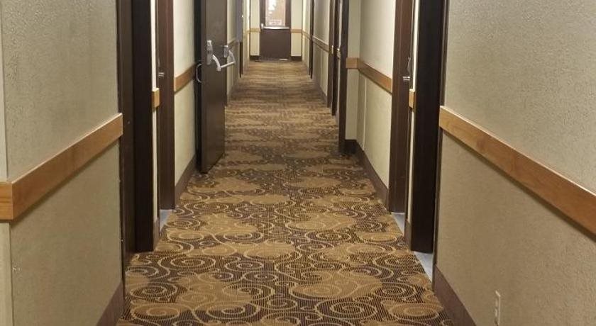 Hometown Inn & Suites