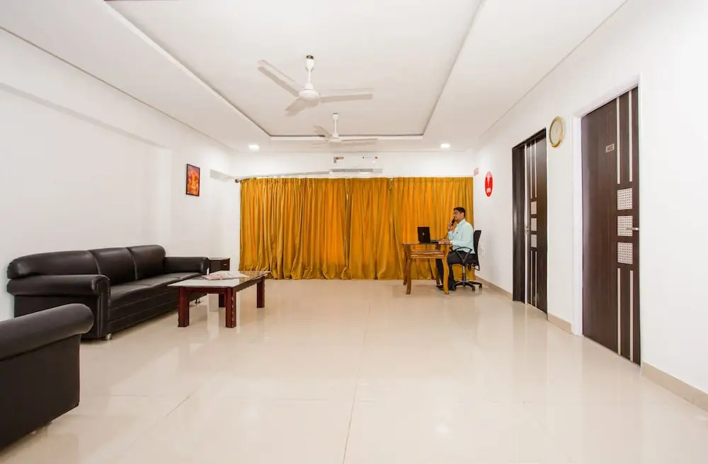 OYO 7150 Apartment Metro View Residency