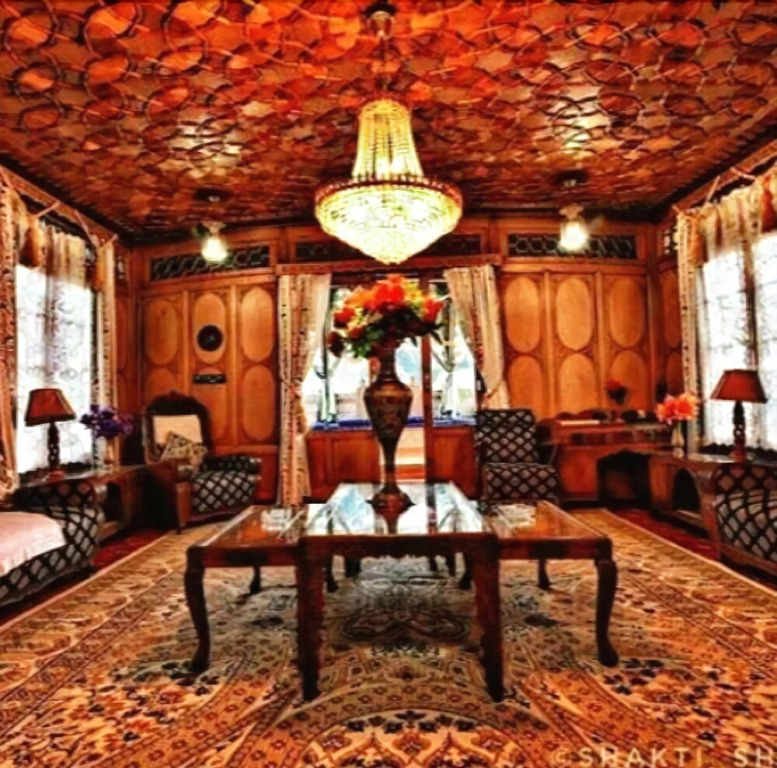 Crown Of India Group Of Houseboats