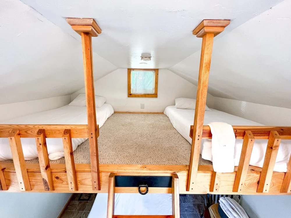 Cedar Creek Lodging & RV Park