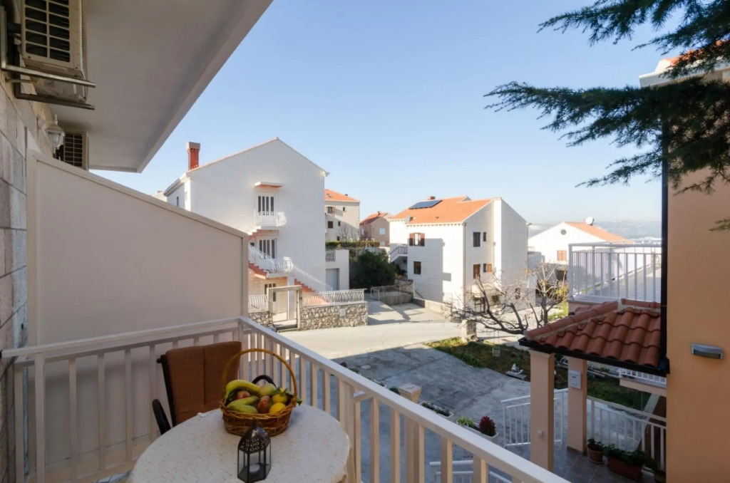 Pavo - Comfortable With Parking Space - SA4