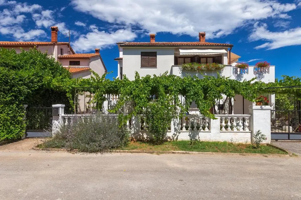 Apartman D&D, Dvorine 63
