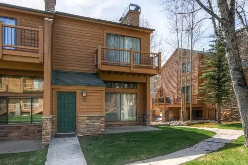 Cedars 18 - Ski-In/Ski-Out Apartment