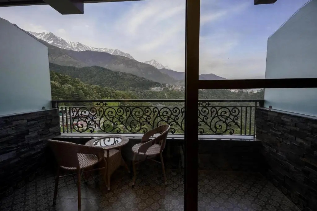 Alivaa Hotel, McLeodganj With Best Dhauladhar View & Infinity Pool Sky Garden