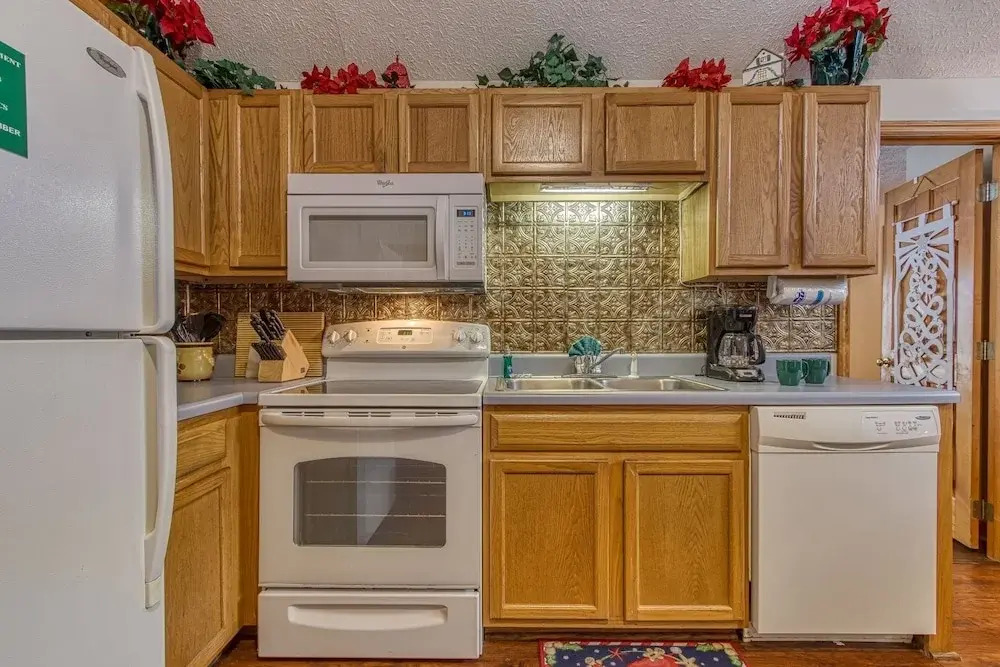 ER46 - Cherith Brook - Great location, Just across from swimming pool! cabin
