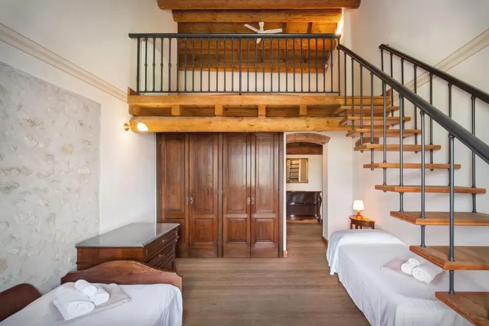 C Cantoni - 10 Sleeps Villa With Pool Stunning Views in Garda