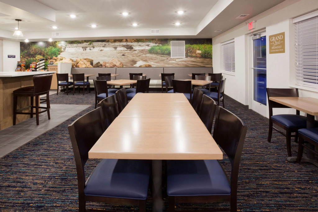 GrandStay Hotel & Suites
