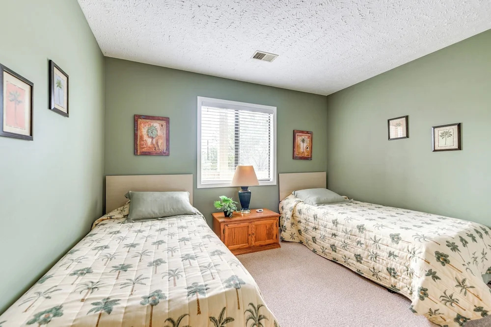 Little River Condo w/ Pool Access: 5 Mi to Beach