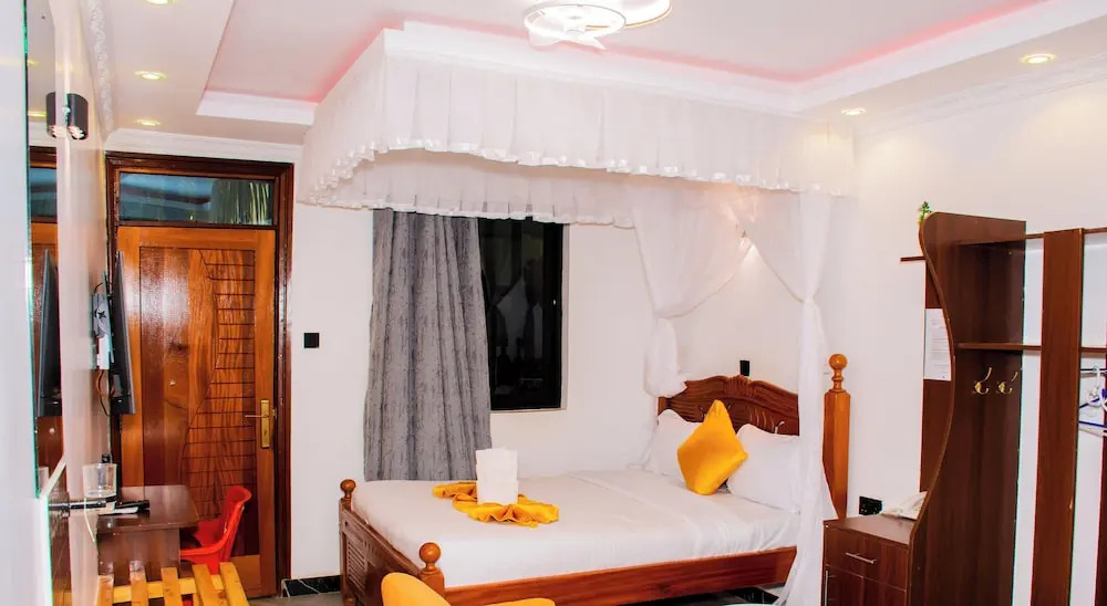 The Grand Brystal Hotel