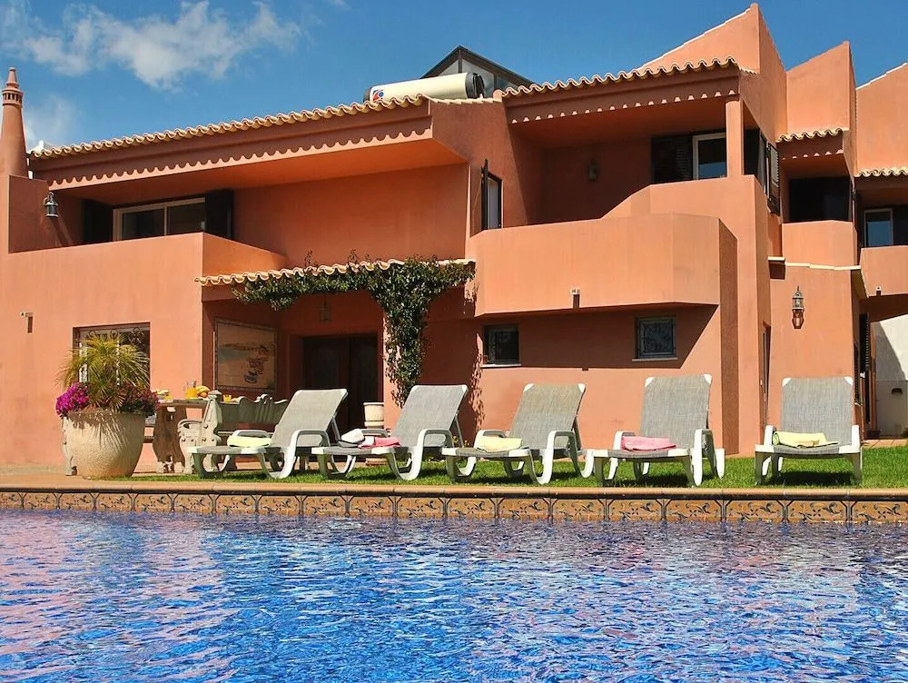 Villa Saint Martin - Refúgio familiar com piscina aquecível e BBQ em Albufeira