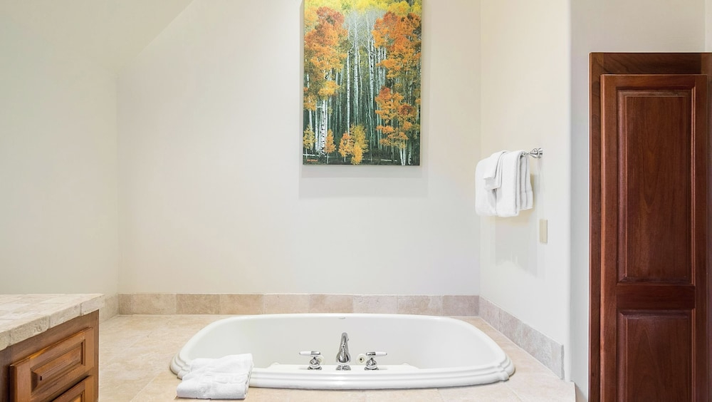 Pacific Street Townhome 514b by Avantstay Cute Townhouse in the Heart of Telluride!