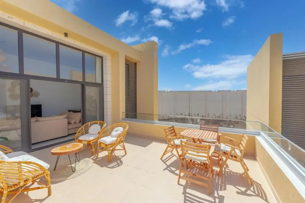 Modern 2-Bedroom Penthouse G-Cribs Pool view
