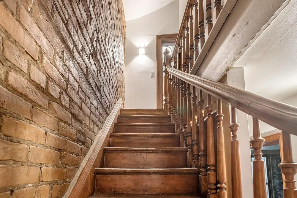 Beautiful Cozy 2-storey Apartment In the of Downtown MTL