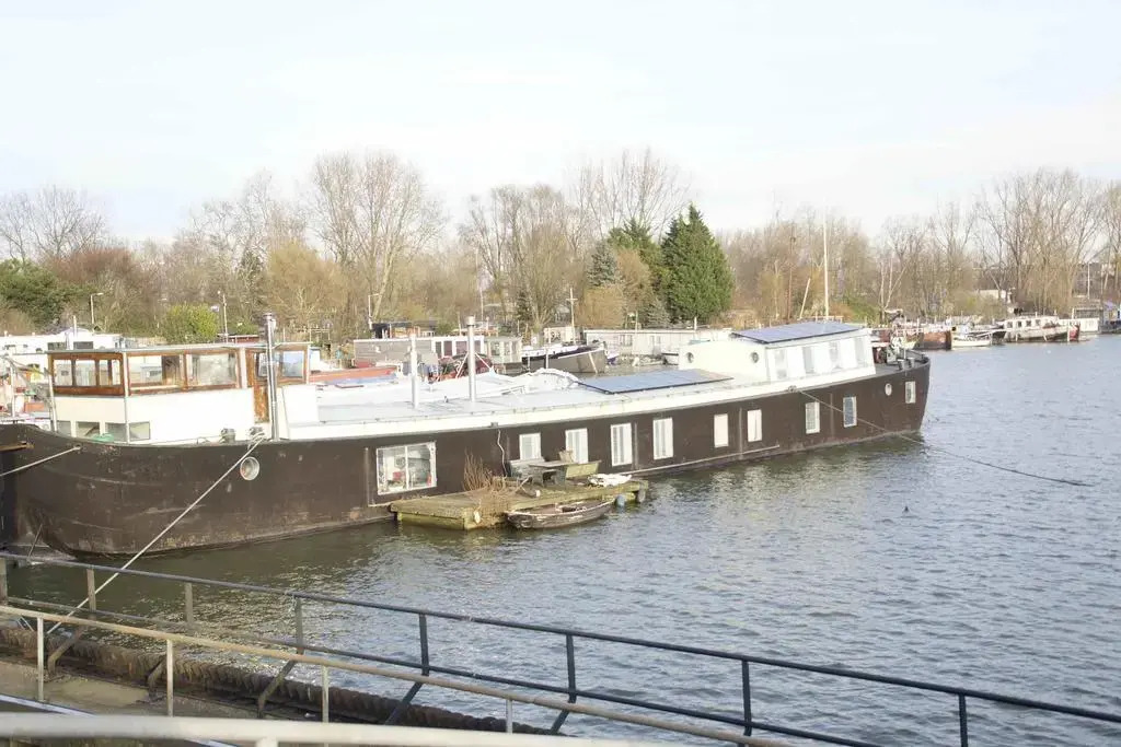 The Island Houseboat