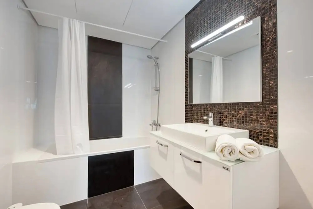 Dezire Beautiful Spacious Brand New With Balcony
