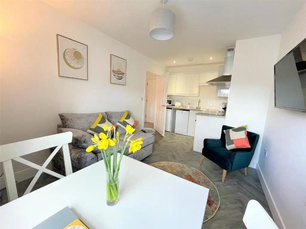 Modern 2 Bed Apt Centre of Penzance, Lift Access