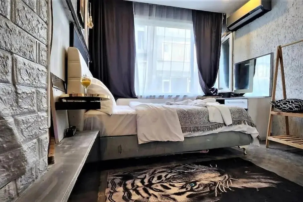 Nisantasi center 1+1 Luxury Renovated b3