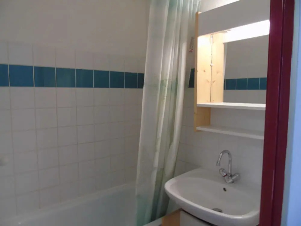 Lou Services Apartment CB18 LSI 001
