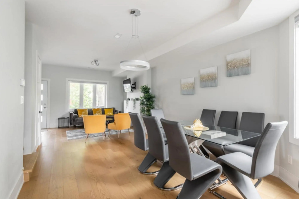Newly renovated 4 Bed 3 Bath House in DT Toronto