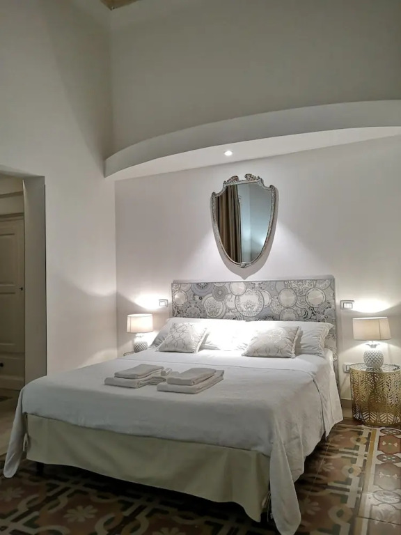 Eccelsoleccese Boutique B&B - steps from the Historic Center