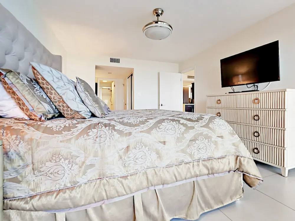 2800 Gulf Blvd Condo Unit 407 3 Bedrooms 2 Bathrooms Condo