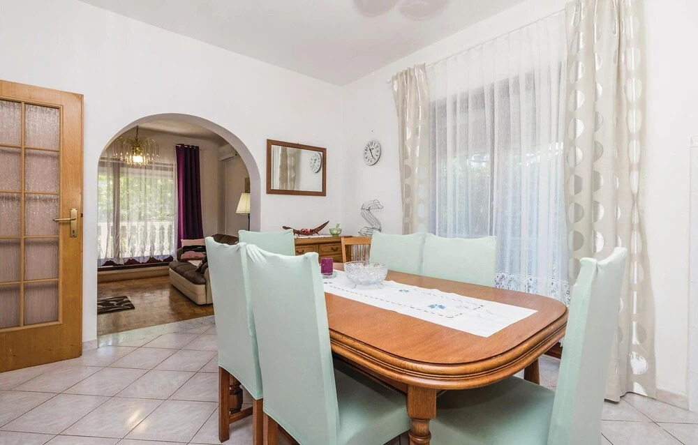 Beautiful Home in Matulji With Wifi and 2 Bedrooms