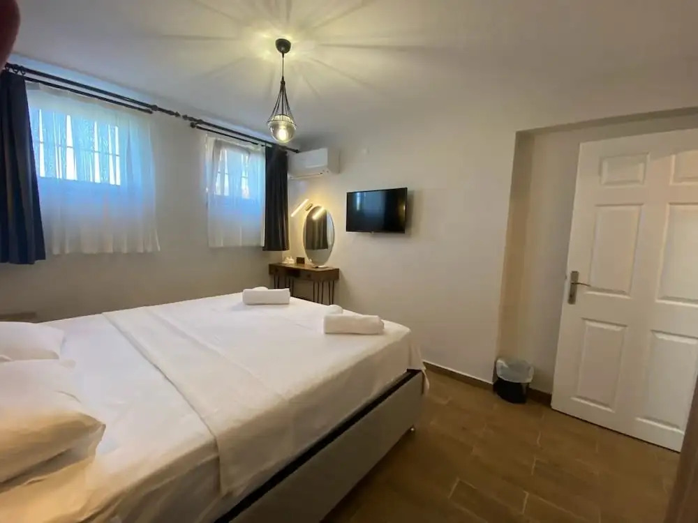Tinos Otel & Bağ Evi 12 Yaş Üstü