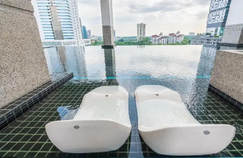 Twin Galaxy Simplistic 2BR Netflix Wifi 5pax KSL