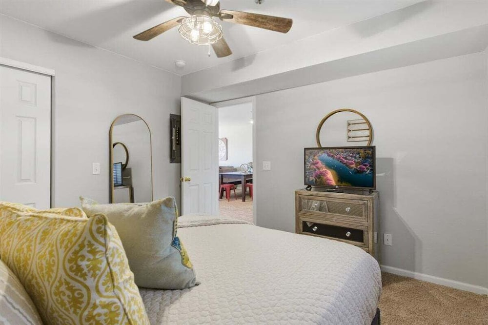 Beach Area, 2 Pools, Pet-friendly Condo at 20.5mm