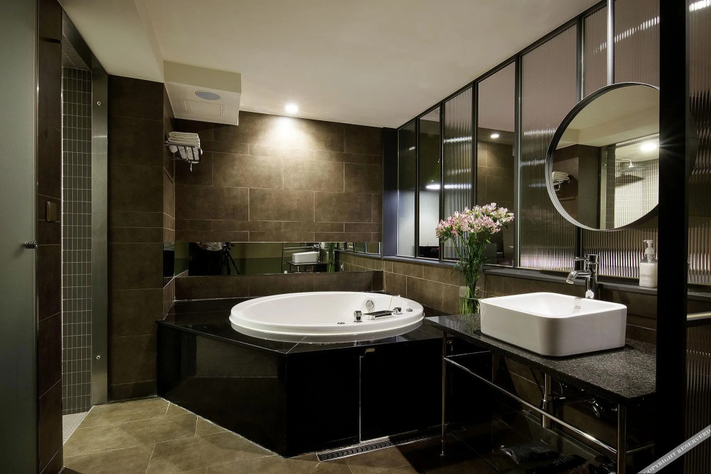 Nineth Hotel