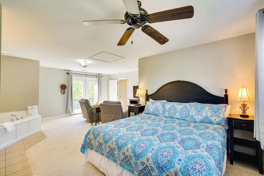 Taylorsville Lake Cottage Rental w/ Hot Tub